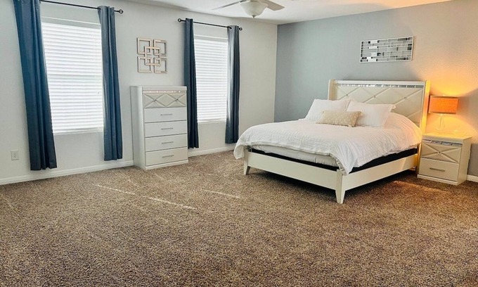 Temple Casa | Grand Family Escape - 1 minute from Water Park!