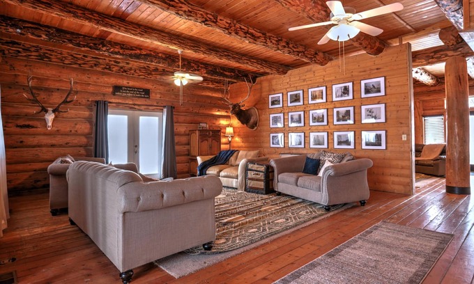 Mount Pleasant Cabina | Grand Family Lodge Sleeps 30*Events allowed dry camping, youth groups, corporate