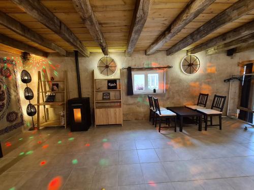 Orsennes Casa | Grand Gîte au Berry avec Terrasse, Pétanque et Confort Tout Inclus - Lac d'Eguzon Proche - FR-1-591-355