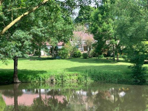 Chemire-le-Gaudin Casa | Grand gîte près du Mans avec piscine, cheminée et animaux - FR-1-410-217