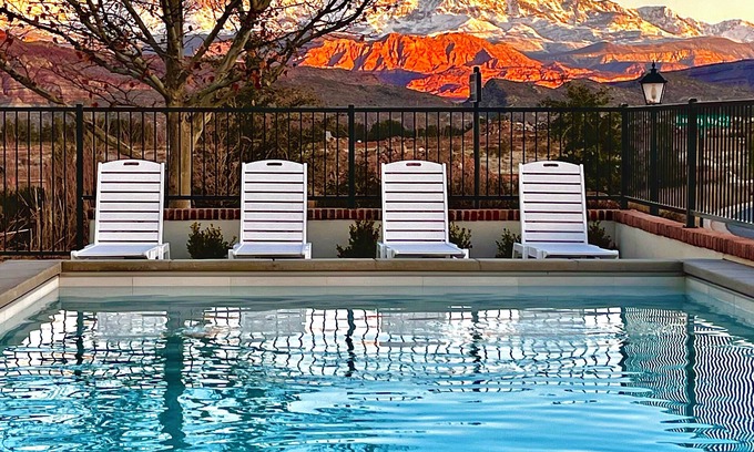Hurricane Casa | Lux Mansion-Private Pool-Mini Golf-Castle Room-Sleeps 32-Zions