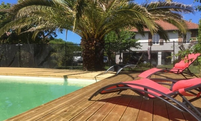 Saubrigues Casa | Grand Gite Pour 20 Personnes Avec Piscine a 15min des Plages de Capbreton