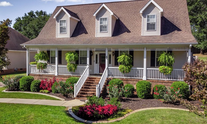 Greenville - Spartanburg Casa | Grand Greenville Estate ~ walk to Furman & Swamp Rabbit Trail!