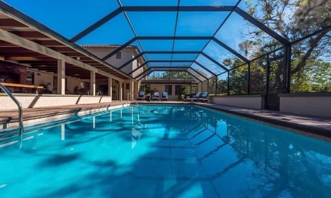 West Palm Beach Casa | Grand Hacienda Sleeps 32 Celebrate Together