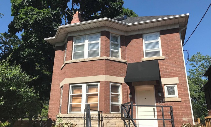 Cedarvale Casa | Grand Hillcrest Home