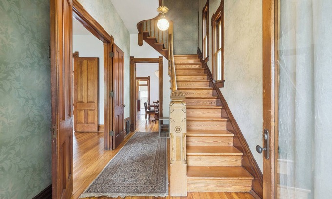 Whittier Casa | Beautiful 4 bed, 3 bath, heart of Denver, 2 blocks to City Park, free parking