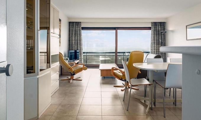 Oostduinkerke-Bad Apartamento | Grand Hotel E4