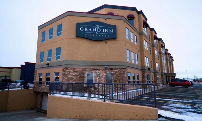 Grande Prairie Apartamento | Grand Inn & Residence- Grande Prairie