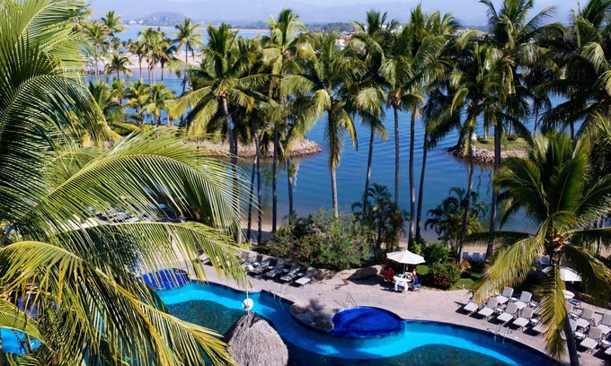 Isla Navidad Complejo | Grand Isla Navidad Golf & Spa Resort with Marina