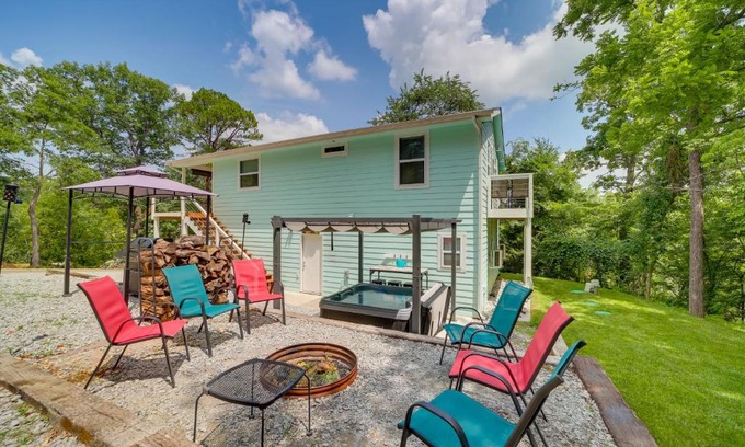 Eucha Casa | Grand Lake Cottage with Hot Tub in Eucha
