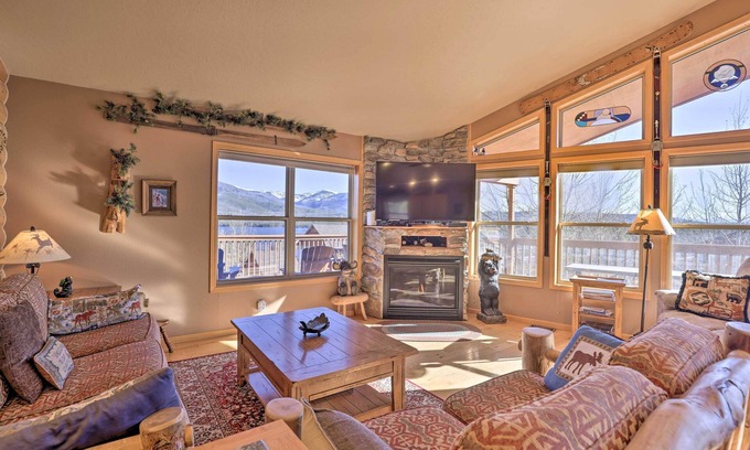 Grand Lake Casa | ¡NUEVO! Grand Lake House w / Deck, Grill + Vista a la montaña