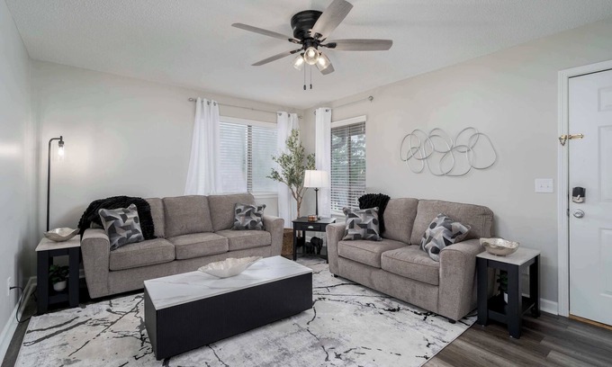 Northport Condominio | Grand Lakes Condo – Renovated 2BR/1.5BA Condo | Near UA