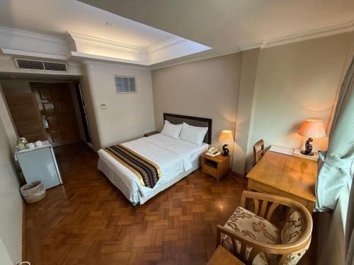 Botahtaung Hotel | Grand Laurel Hotel