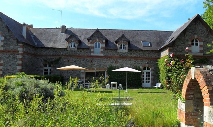 Tredarzec Casa | Grand logis du MANOIR de Kerhir, charm and old stone in Trégor