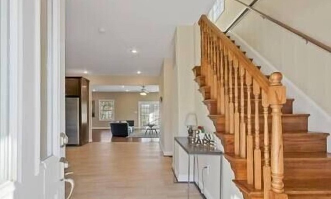 Falls Church Casa | Grand Luxury | Hot Tub | Boutique | 4 bedrooms