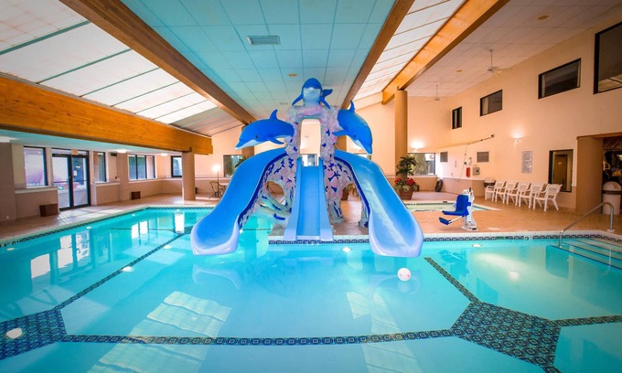 Lake Delton Hotel | Grand Marquis Waterpark Hotel & Suites