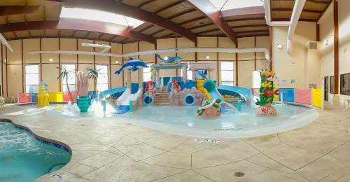 Lake Delton Hotel | Grand Marquis Waterpark Hotel & Suites