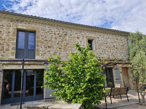 Gard Rhodanien Casa | Grand mas provençal 4 chambres, dortoir 7 pers, idéal familles groupes, fraîcheur d'été