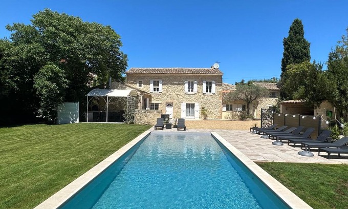Cavaillon Casa | Grand Mas Provençal rénové avec piscine-plage