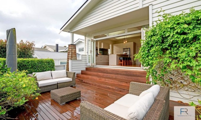 Mount Eden Casa | Grand Mount Eden Villa