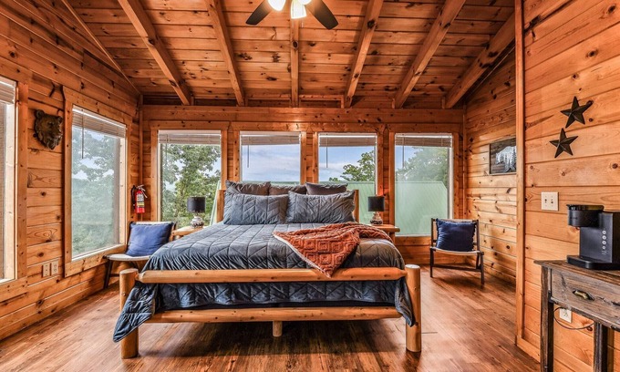 Sevierville Cabina | Grand Mountain View Lodge By Ghosal Luxury Lodging