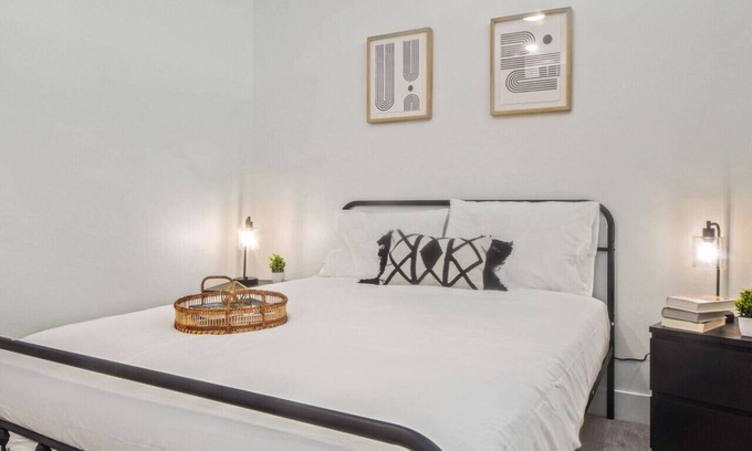 West Oak Hill Apartamento | Luxurious New Unit|Studio2Ba|Pool, Golf Sim