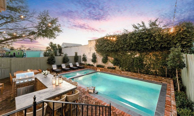 Esplanade Ridge Cama Y Desayuno | Grand NOLA Estate | Heated Pool