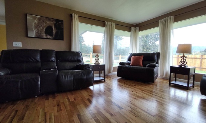 Amanda Park Casa | Grand Opening! 3-Bedroom Home- Close to Olympic National Park and Lake Quinault