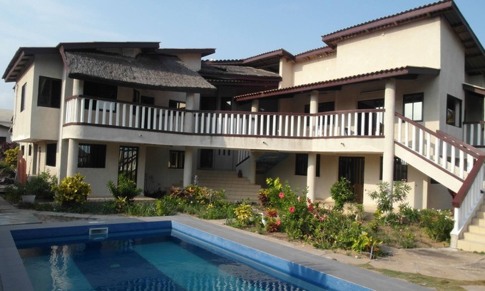 Grand Popo Casa | Grand Popo (Benin): Casa de carácter con jardín, piscina y vistas panorámicas