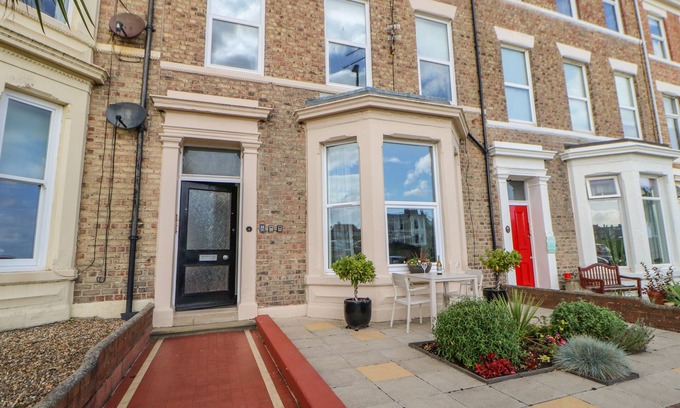 Tynemouth Cabaña | GRAND SEA VIEW, romantic, character holiday cottage in Tynemouth