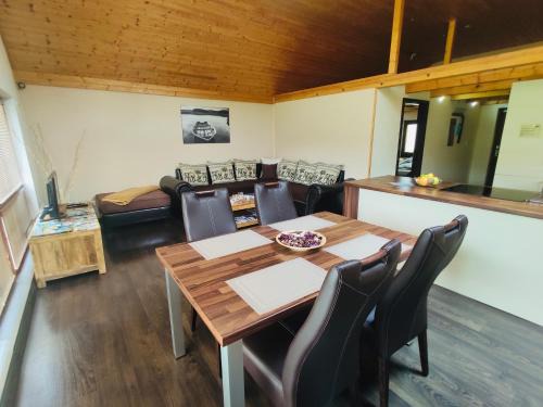 Sklene Teplice Casa | Grand Spa Holiday Home