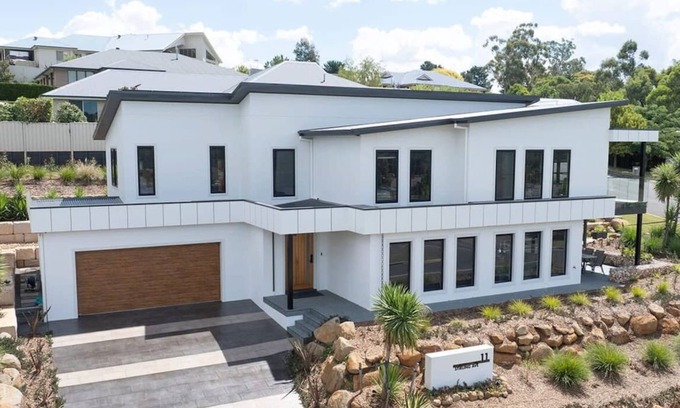 Calare Casa | Grand Stirling - Elite Escape, Unparalleled Luxury