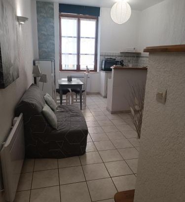 Romans-sur-Isere Apartamento | Grand Studio meublé chez COCO