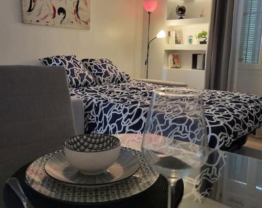 California - Pezou Apartamento | Grand Studio, Parking privé, Cuisine séparée
