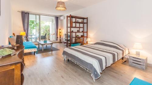 St Gilles-les-Bains Apartamento | Grand T1 avec terrasse à 5min des plages et 400m de St Gilles Les Bains