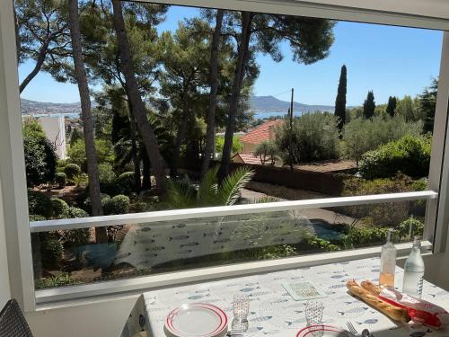 Sanary-sur-Mer Apartamento | Grand T2 vue mer calme climatisé 500 m village et plage parking gratuit