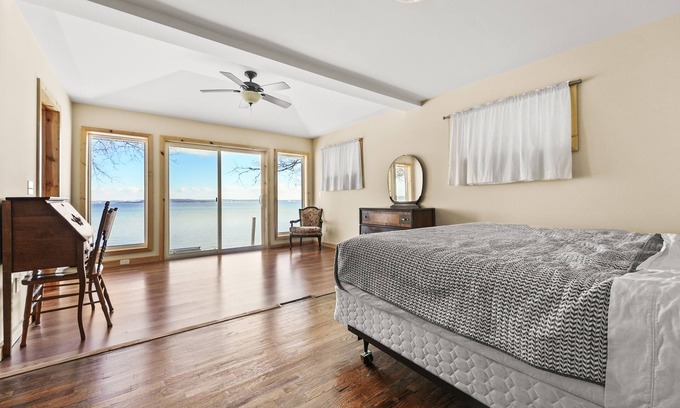 Traverse City Cabaña | Grand Traverse Bay Private Beachfront, 10 min to Traverse City, 30 min to Dunes