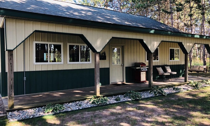 Kingsley Cabina | Grand Traverse County Cabin in the Woods