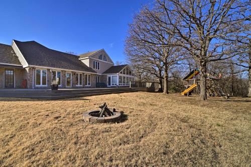 Tulsa Casa | Grand Tulsa Getaway with Private Pond, Dock and Deck