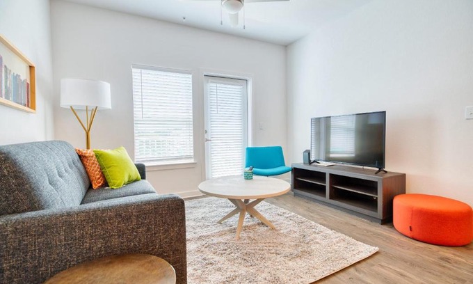 Gainesville Apartamento | Grand Two Bedroom Two Bathroom Apartment with Balcony