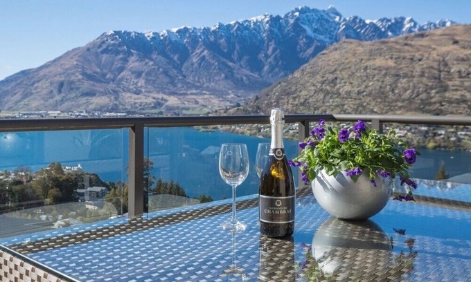 Queenstown Cabaña | Grand View Queenstown - Queenstown Holiday Home