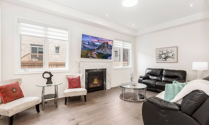 Watertown Casa | Grand Villa near Burlington