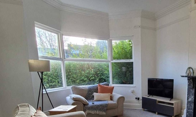 Welford Casa | Grand Vintage Home with Sauna & Style
