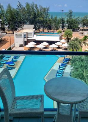 Kram Apartamento | Grandblue condominium 607 with sea view