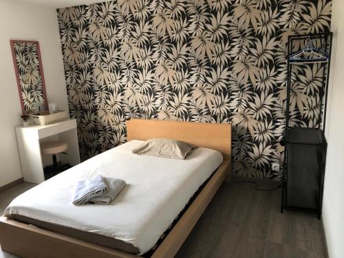 Montval-sur-Loir Casa | Grande chambre côté jardin