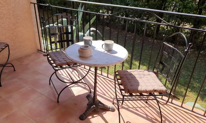Aubais Cama Y Desayuno | Grande Chambre D'hôtes Avec Terrasse au Calme. Animaux de Compagnie Acceptés