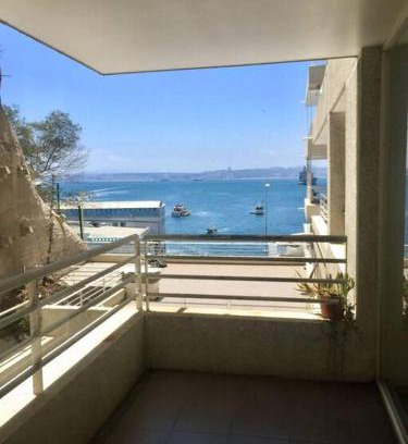 Playa Ancha Apartamento | Grande Departamento, Frente al Mar, Equipado.
