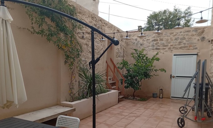 Villeseque-des-Corbieres Casa | Grande Maison Coeur DE Village Avec Patio ET Jardin