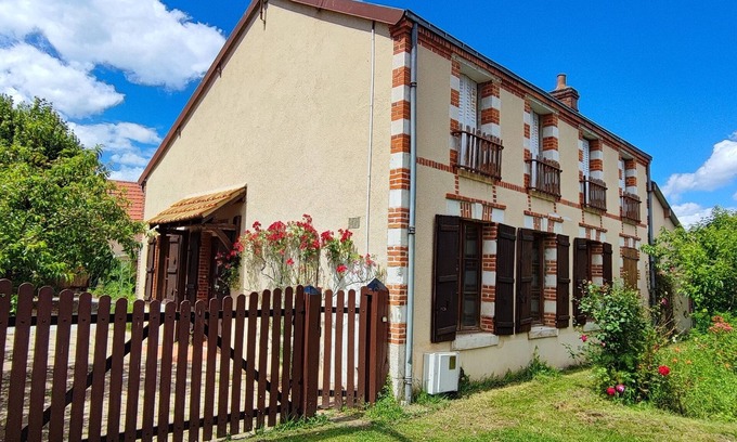 Romorantin-Lanthenay Casa | Grande Maison, Ville et Verdure. Idéal Pour Famille Nombreuse ou Groupe D'amis !