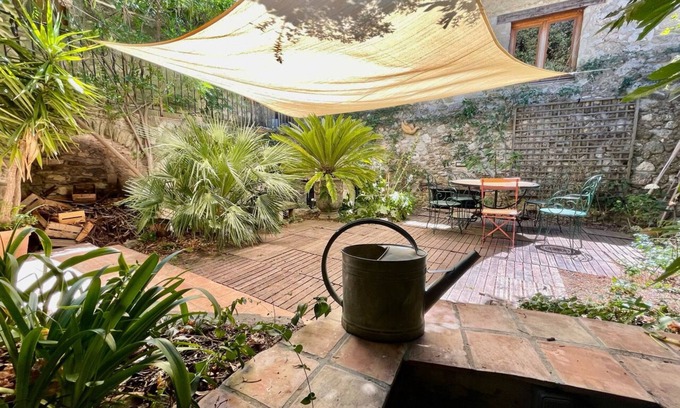 Reauville Casa | Grande Maison de Village Provençale Avec Terrasses, Jardin Intimiste, Jacuzzi